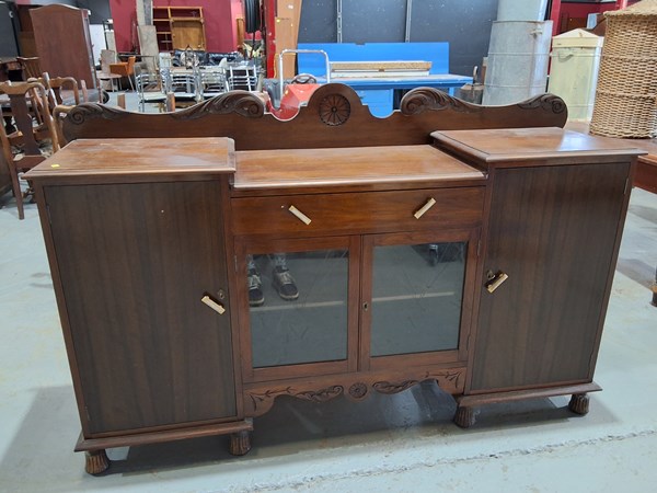 Lot 211 - SIDEBOARD
