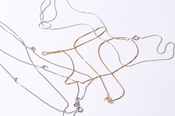 Lot 1014 - GOLD NECKLACES