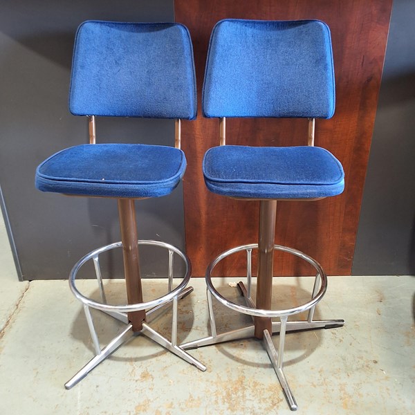 Lot 17 - RETRO BAR STOOLS