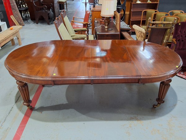 Lot 278 - DINING TABLE
