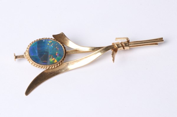 Lot 1013 - GOLD OPAL BROOCH