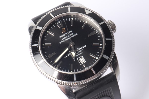 Lot 1042 - BREITLING SUPEROCEAN WATCH