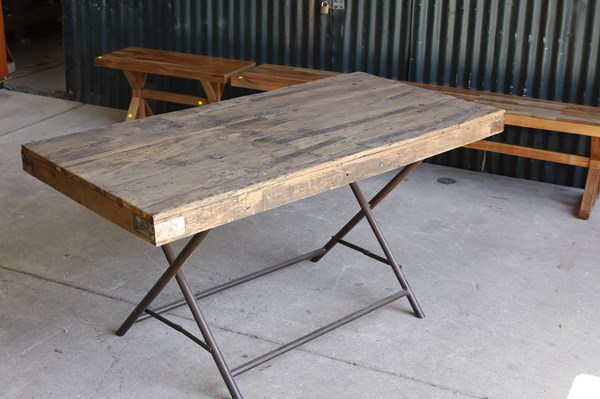 Lot 105 - DINING TABLE