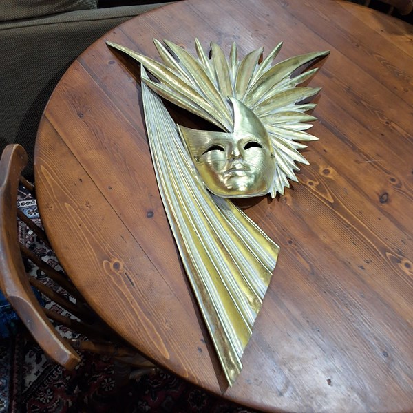 Lot 38 - WALL ORNAMENT