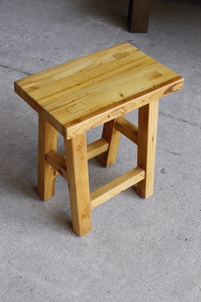 Lot 147 - STOOL