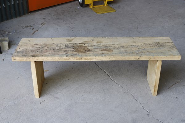 Lot 137 - COFFEE TABLE/BENCH
