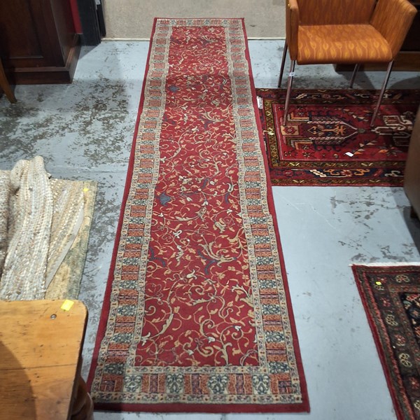 Lot 251 - MACHINE MADE RUNNER