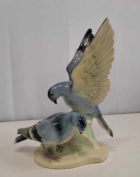 Lot 1362 - BIRD GROUP FIGURINE