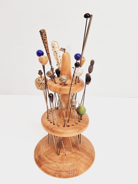 Lot 1073 - COLLECTION OF HAT PINS
