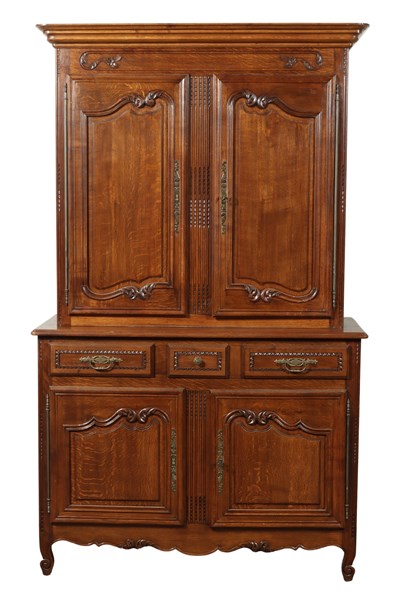 Lot 166 - OAK BUFFET CABINET