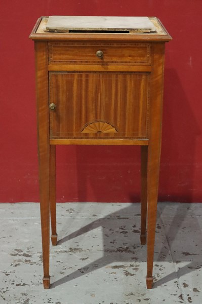Lot 1 - BEDSIDE CABINET