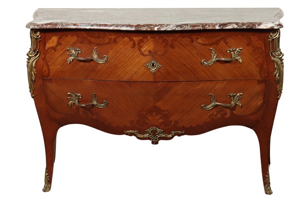 Lot 4 - BOMBE COMMODE