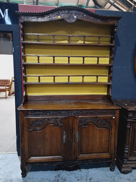 Lot 73 - BUFFET