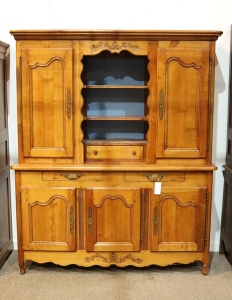 Lot 253 - CHERRYWOOD CABINET