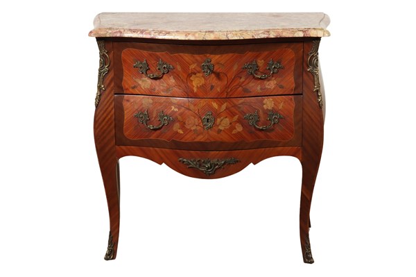 Lot 63 - BOMBE COMMODE