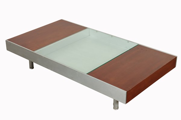 Lot 28 - COFFEE TABLE