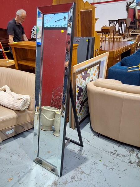 Lot 65 - MIRROR