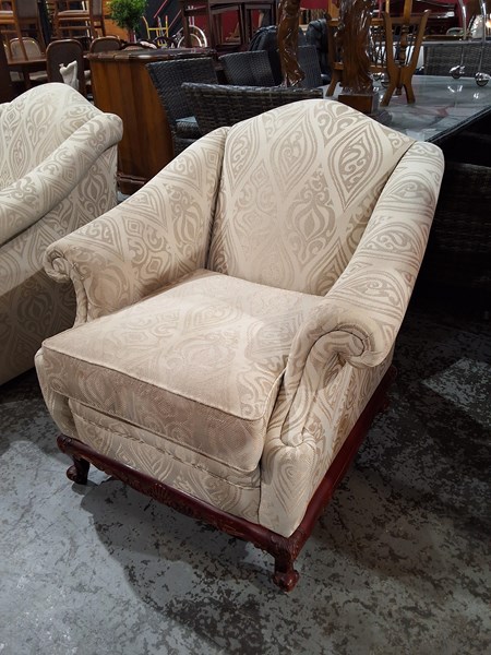 Lot 236 - ARMCHAIR