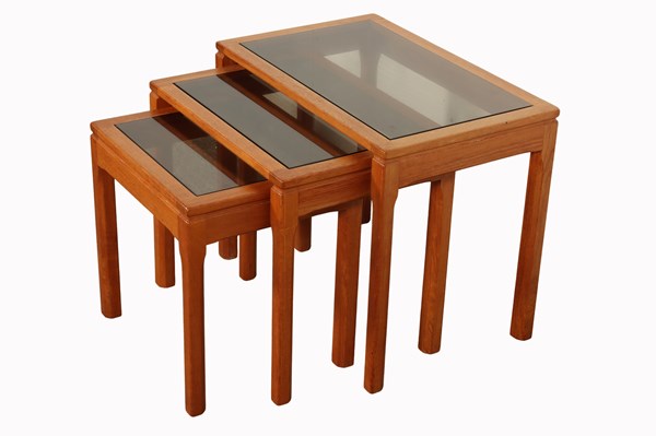 Lot 106 - NEST OF TABLES