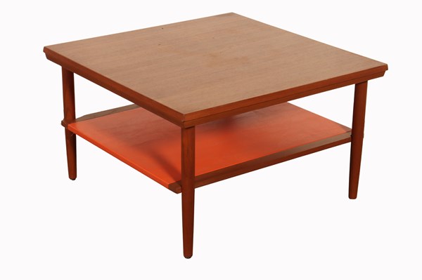 Lot 55 - LAMP TABLE