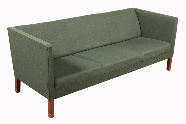 Lot 47 - EJ 380 LOUNGE