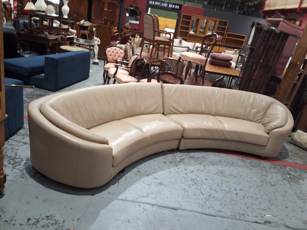 Lot 234 - LOUNGE