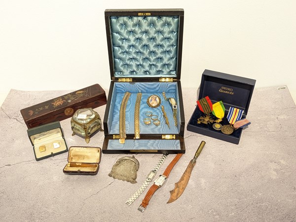 Lot 1162 - JEWELLERY AND BOXES