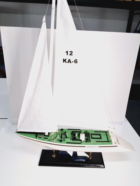 Lot 1285 - MODEL YATCH