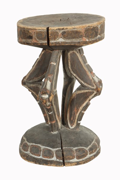 Lot 133 - STOOL
