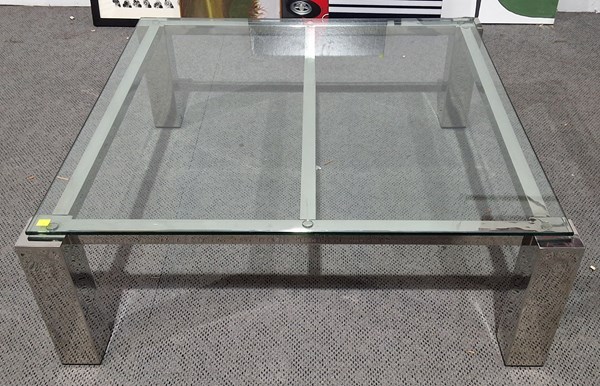 Lot 466 - COFFEE TABLE