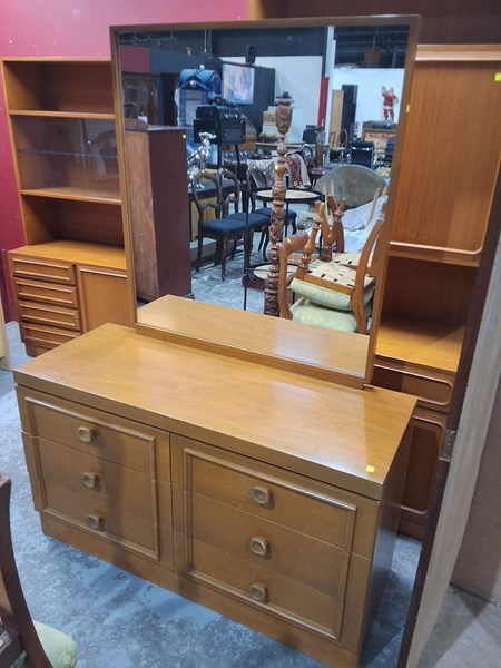 Lot 364 - DRESSING CHEST
