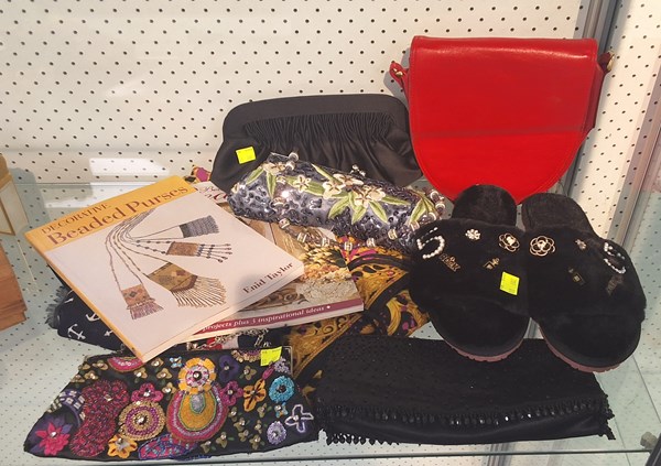 Lot 1322 - LADIES' ACCESSORIES