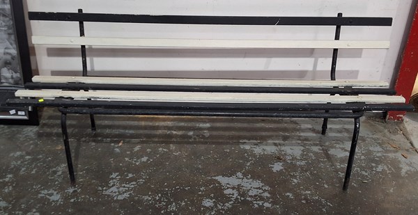 Lot 530 - GARDEN BENCH