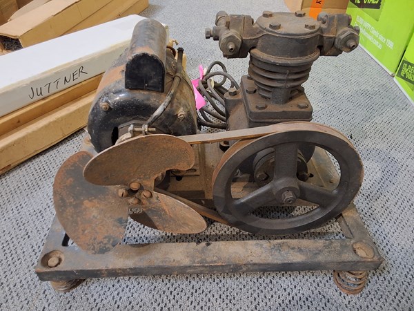 Lot 349 - VINTAGE AIR COMPRESSOR