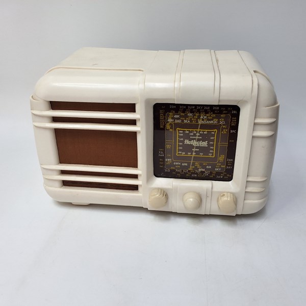 Lot 1358 - MANTEL RADIO