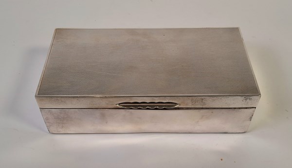 Lot 1082 - SILVER TABLE BOX