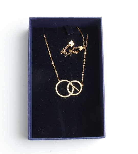 Lot 1086 - CRYSTAL NECKLACE