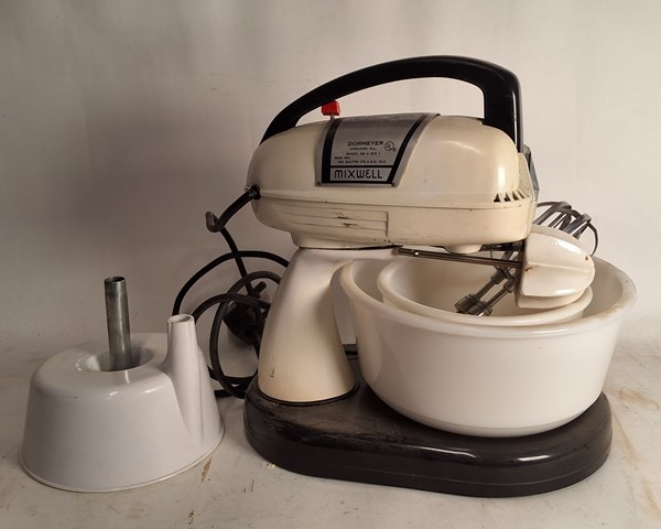 Lot 1353 - VINTAGE MIXER