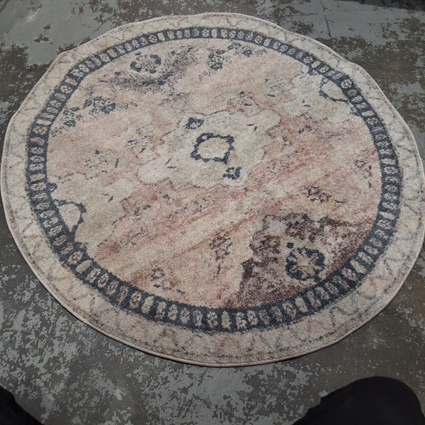 Lot 367 - RUG
