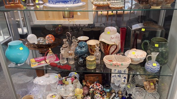Lot 1431 - GLASS AND CHINA