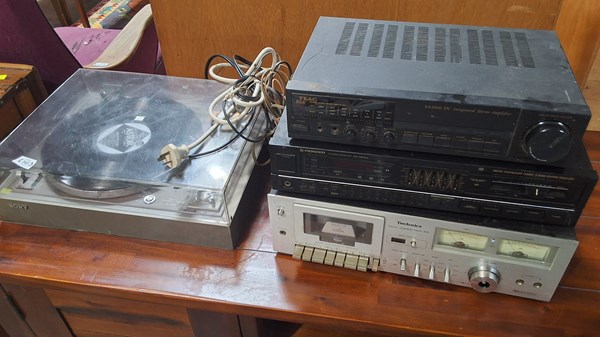 Lot 454 - STEREO LOT