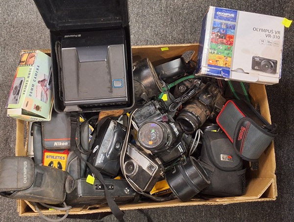Lot 1317 - VINTAGE CAMERAS