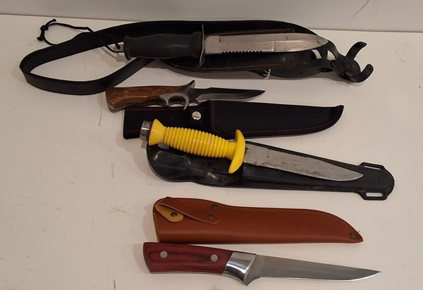 Lot 1268 - KNIVES