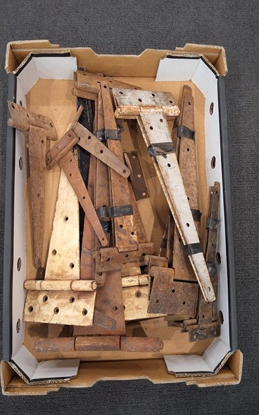 Lot 1312 - HINGES