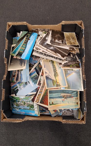 Lot 1313 - POSTCARDS