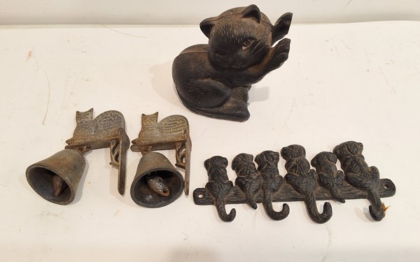 Lot 1335 - CAST IRON CATS