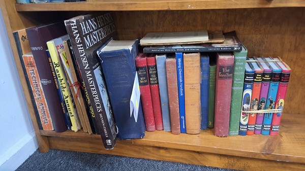 Lot 1496 - MIXED LIBRARY