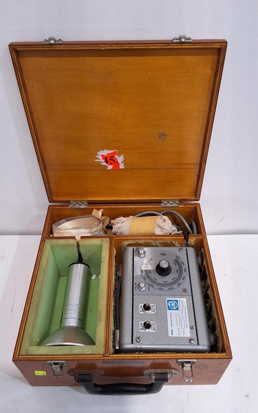 Lot 1369 - STROBE LIGHT
