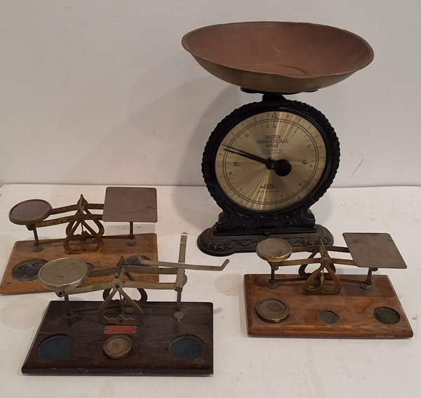 Lot 1452 - VINTAGE SCALES