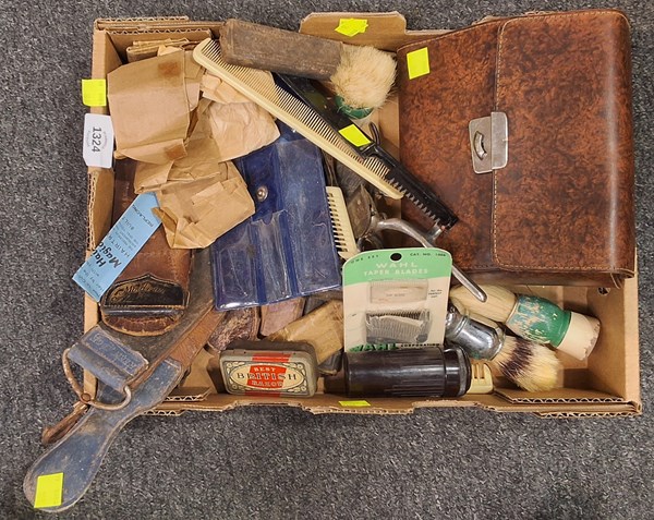 Lot 1324 - SHAVING REQUISITES